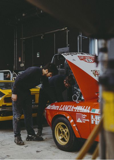 Restauro auto d'Epoca Valvole in Testa